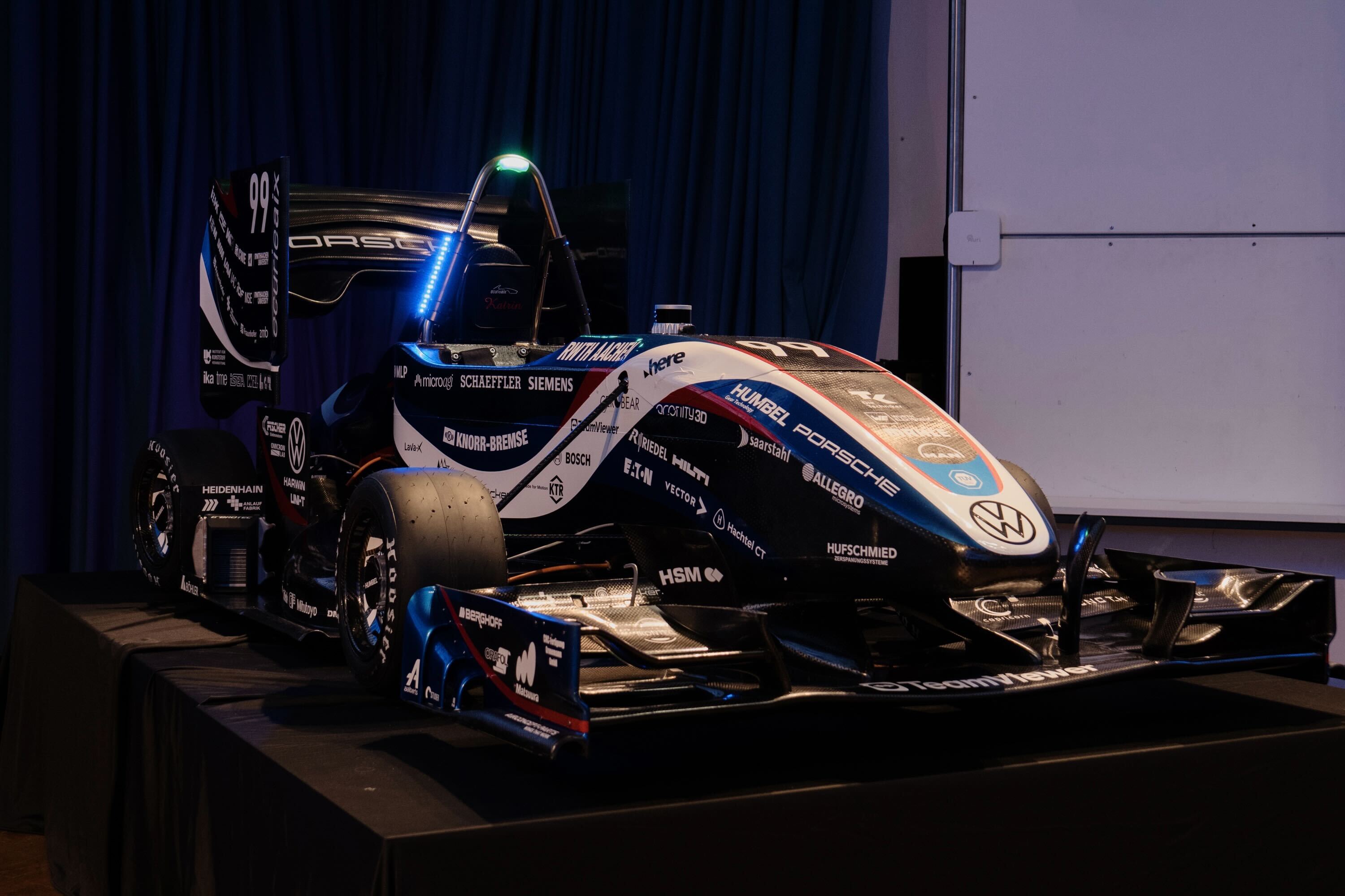 Ecurie Aix präsentiert den eax05